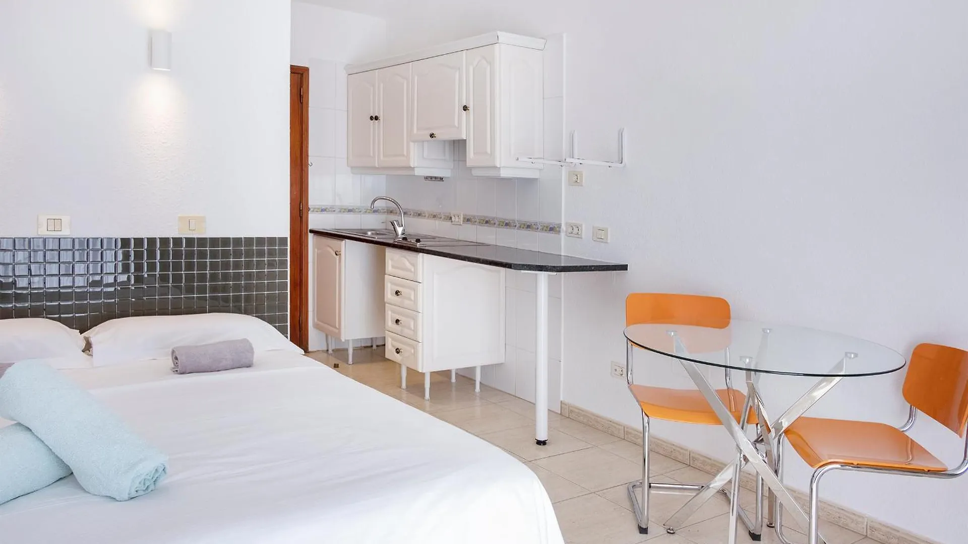 The Club - Accommodation - Dining - Events San Miguel de Abona Spanien