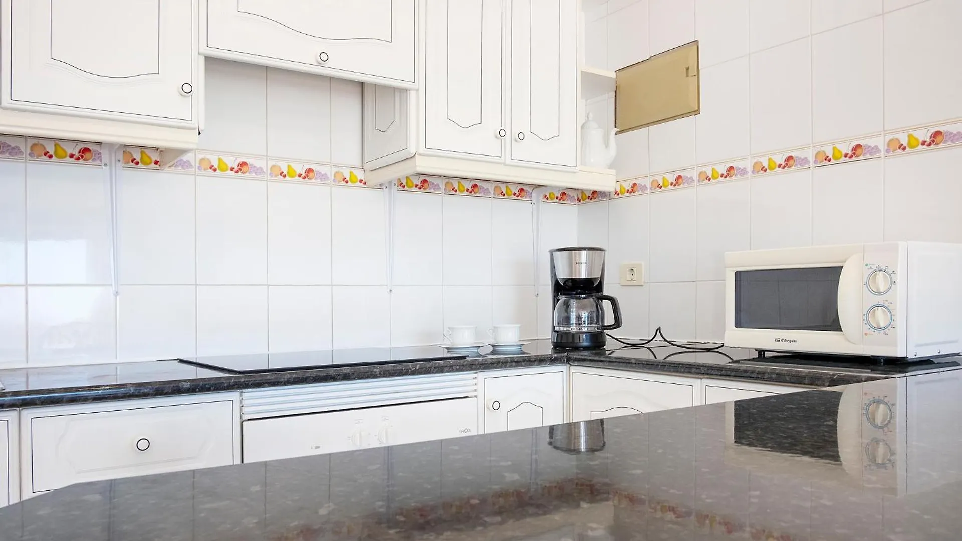 The Club - Accommodation - Dining - Events San Miguel de Abona Apartman